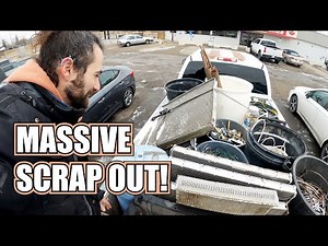 Dumpster Diving Street Scrapping - Full Trucks!