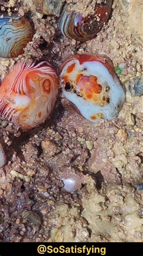 So Satisfying on Instagram: "Found Gemstone 😍💎 #reels #golddigger #treasurehunts #gemstone"