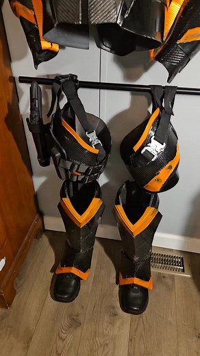 Deathstroke Costume Showcase for Upcoming Con