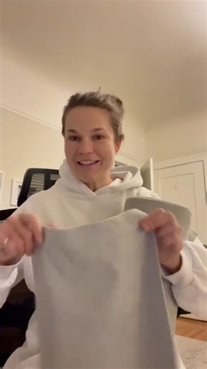 Tired of streaky glass, lint-filled rags, and endless cleaning? 👉 Try our reusable microfiber cloth roll! ✨ Super absorbent: Absorbs water instantly, streak-free—perfect for kitchens and glass! ✨ Scratch-free and lint-free: Soft fibers clean without damaging, ideal for dishes and car interiors—no lint left behind! ✨ Durable and reusable: Washable, durable, and eco-friendly—save on disposable items! ✨ Tear-away design: Large sheets for big jobs, removes grease and dust in seconds—double the effi