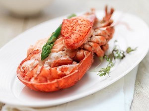How do you reheat a precooked frozen whole lobster? [2025] | QAQooking.wiki