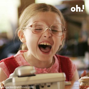 17M views · 201K reactions | ‘Pequeña Miss Sunshine’ nos regaló un alegato a la libertad, sin miedo al fracaso. Gracias Little Miss Sunshine. | Eh Podcast | Facebook