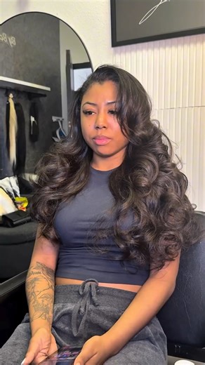 Bonnie | Las Vegas Hairstylist | Sew Ins & Hair Care on Instagram: "Client came in for her 4–5 week sew-in maintenance ✨💆🏽‍♀️ Maintenance appointments aren’t just about tightening tracks they’re about bringing your install back to fresh, day-one salon status. We refreshed her flip-over, restored the bundles, and finished with pin curls for that full, bouncy, professional look that’s honestly hard to recreate at home 🤍 This is why the girls stay booked for maintenance: ✨ scalp care + buildup r