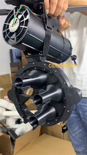 cloud walker on Instagram: "The communication module of optical fiber UAV is combined with the throwing device, which is a perfect combination, and the optical fiber has strong anti-interference ability, and the throwing device is more perfect.#uav #optical #fpv"