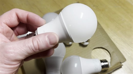 Watch Amazon Basics Light Bulbs - Review & Test on Amazon Live