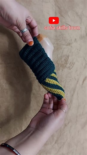 Professor sofia on Instagram: "Crochet socks Crochet idea Woolen socks banane ka tarika #woolen #woolensocks #socks #socksfashion #crocheting #crochetersofinstagram #crochetinspiration #crochetpattern #crochetlife #crochetlover #crochetloversofinstagram #crochetsocks #sofia"