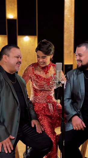 AYE on Instagram: "✨ AYE SESSIONS 8 ✨ con mis amores ❤️ mi papá y mi hermano mi orgullo ✨ @jesusalfonsopy @anibalalfonso_ LA FAMILIA @duopimpinela ✨ Video completo lo encuentran en mi canal de YouTube ❤️‍🔥❤️‍🔥❤️‍🔥 Esta version lo hicimos con mucho amor para todos ustedes para desearles a todas la familias paraguayas y del mundo muchas bendiciones y que pasen de lo mejor estas fiestas con sus seres queridos ✨ FELICES FIESTAS ❤️‍🔥 Espero lo disfruten estos días en familia 🥰 🥂🎉"