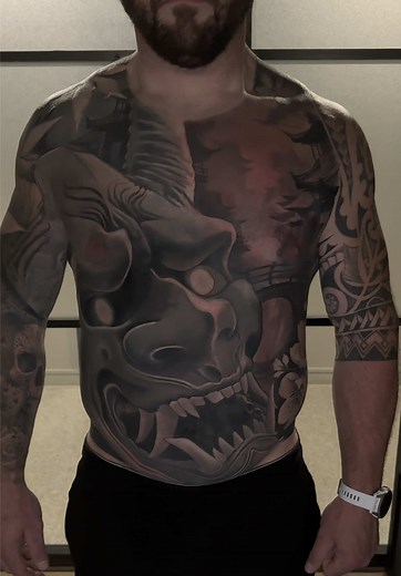 Massive cover-up in progress 🔥 Continuing the full torso Hannya mask and starting to build the shoulder and arm. The cover will continue to all arm sleeve. Torso almost complete, few touches left, can’t wait to bring it to life in the next sessions. Thanks for watching & supporting! 🙏 🎥 Booking open DM or visit www.alolocotattoo.com for enquiries. I’ll be back asap. Ciao Done using: @hustlebutter @KillerInkTattooEU @kwadron @pantheraink @inkjecta.official #art #tattoo #tattoos #tattooartist #