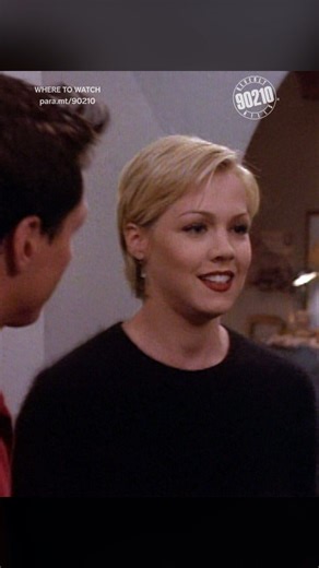It's Christmas Eve in Beverly Hills and the gang gets together at the Walsh house! | Beverly Hills 90210