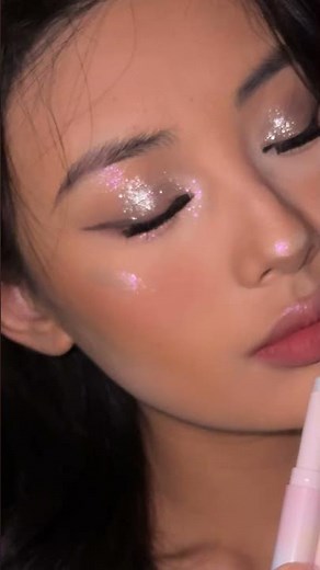 These jelly sticks pack a shimmery punch ✨