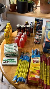 Dumpster diving for FOOD! 😚 Highly processed foods like these are not immediately bad just because they passed the best-by date. We tried some of everything and it was all great! #reducewaste #dumpsterdiving #freefood | Breafkast