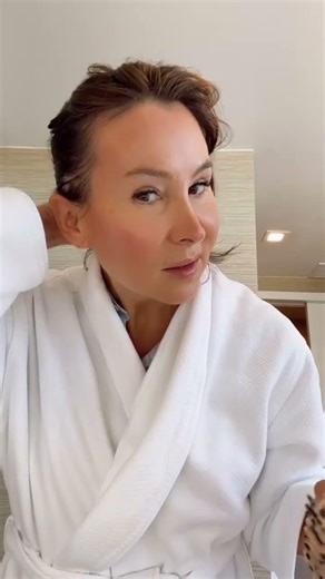 All you need is good Oxygen Mask ( Detox or VIP O2) and epic Eye Patches, 20 min and Voila! Follow