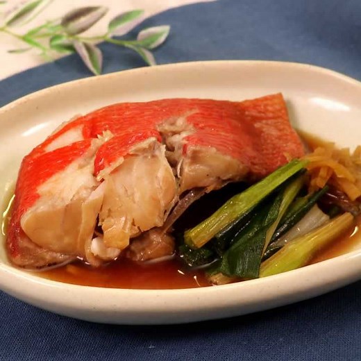 甘辛でご飯がすすむ！ 基本の金目鯛の煮付けのレシピ動画・作り方 | デリッシュキッチン