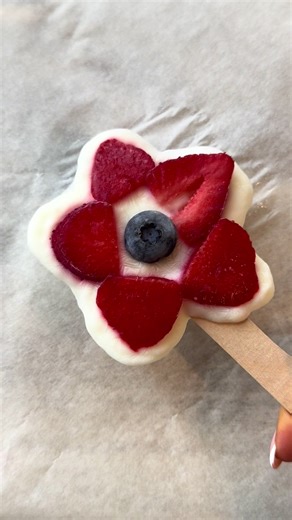 Warning: Our snack-making session got a little bonkers. But the result? Frozen Frubes flowers that are as tasty as they are silly! 😜 What are you and the kids making next?👇 #FrubesUK #Frubes #ParentHacks #Trends #Explore #Yoghurt #KidsSnack #BackToSchool