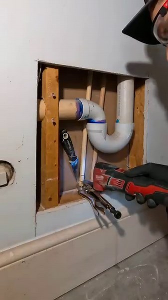 1.4M views · 8.8K reactions | Adding an ice maker box 流 Homeowner wanted an extra ice maker box in his garage for his new refrigerator. I adapted to the existing plumbing which was CPVC with PEX to the new valve #plumbing #plumber #diy #fyp #reels #homerepair #plumbingrepair #foryou #plomero #handyman | The Plumberlorian | Facebook