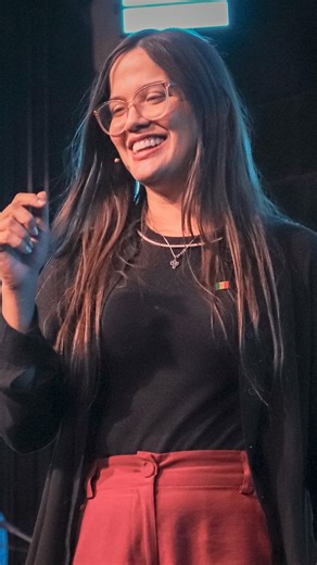 NATHÁLIA CARVALHO on Instagram: "Chore pra Deus e pra amigos de verdade, mas lembre-se, amigos de verdade são aqueles que não vão lamber suas feridas, pelo contrário, irão te dar a mão e te ajudar a se levantar 🙌🏻😍 #proposito #jesus #amor #identidade #gratidao #relacionamento #amizade #oracao #orar"