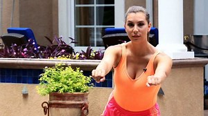 How to Do a Water Aerobics Thigh Workout