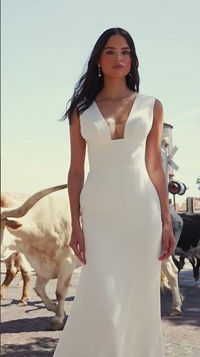 Edith is effortlessly sexy, strikingly simple, and made to turn heads! 🔥