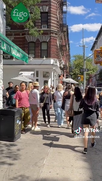 Just a regular NYC day—streets full of life and energy 🌆🚶‍♀️ Would this be your everyday walk? Follow for more #NewYorkCity #NYCScenes #NYCWalk #nycwalk #NYCLife