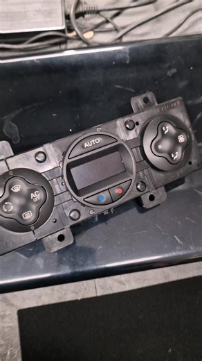 Regeneracja klimatronika Renault Master III 💪 Status: 🥸👌 Renault Master III climate control system regeneration 💪 Status: 🥸👌 #renault #renault #renaultmaster #renaultsport #vwgolf #sline #f4f #instadaily #porsche #audi #vw #golfclub #S3 #BMW | Laser Tommy