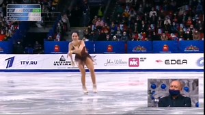 et，步法趔趄，不等大家反应过来，已经在嘲笑自己