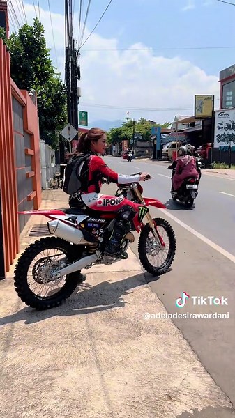 Merah-Merah Menggoda: Keindahan Ducati V4