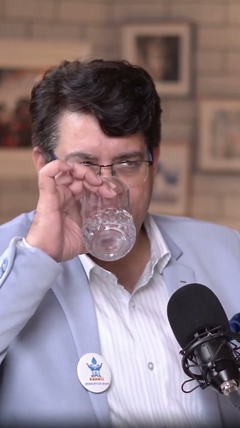 Viral Video | How to drink water with meals | #water #ayurveda #viralreels #food #watercolour