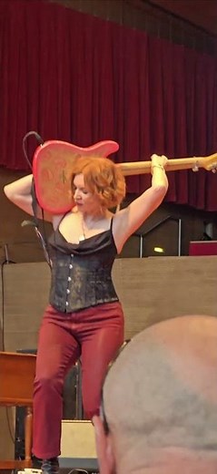 Sue Foley plays the guitar behind her head at Chicago's Blues Fest! #dcase