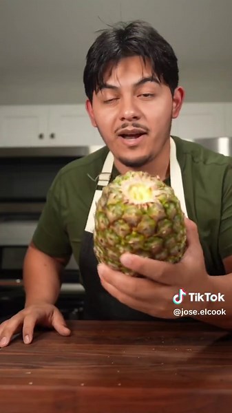 Easiest way to cut a pineapple! #pineapple #fruit #foodhack