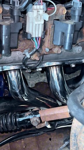 New motor mounts seemed to do the job! #atomicfab #motormounts #gmt800 #gmc #sporttruck #sierra #headers #lowered #loweredtrucks #trucks #gm #automotive #autorepair #mechanic #mods #carrepair #lsx #mechaniclife #exhaust | LsxMatt