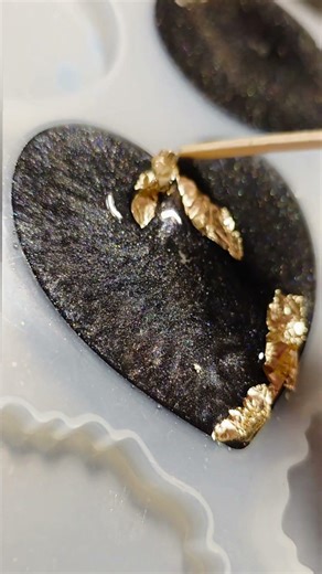 Making a Gold Black Popsocket #creativeprocess #inspiration #trend #viral #fyp