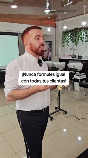Debes de observar el cabello antes de darle color, para que identifiques la necesidad del mismo y puedas realizar una correcta formulación. Nunca hagas la misma formulación para todas las personas. Comenta si te ha pasado. @Moda Hair | Productos cabello #juancarlosbeceiro #color #consejosdebelleza #estilismo #salondebelleza #decoloracion