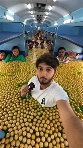 🚡 Train ya Pura pani puri 😋 #shorts #viral #indianfood #fyp #viralshorts