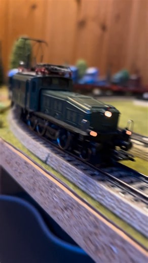 Alles mit Eisenbahn | Gemütlicher Modellbahn Tag. Märklin Krokodil 🐊 #eisenbahn #sbb #märklin | Instagram