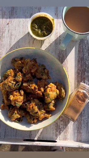 Crispy Pakora !! I always get asked what's the secret to make good Pakoras; lite, airy and crispy? The secret is to use the good besan and secondly lots of beating (whisking), I don't like to you use baking soda/ powder as it tends to make pakoras very oily. The best trick is to beat/whisk it till you pass that water test; drop a drop or two of pakora batter in water and if it floats right back that means it's gonna be a nice light pakoras. Also best is to double fry for crispy pakoras and make 