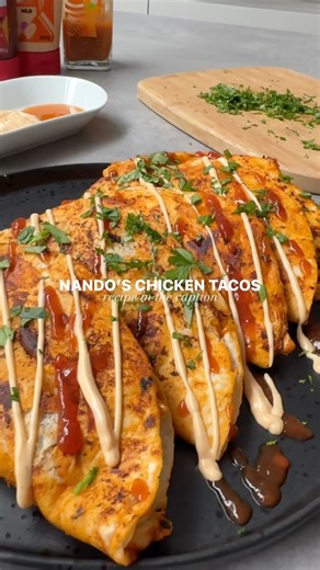 Nando’s chicken tacos 🌮😍 an absolute party for your tastebuds this 👏🏻 239 cals and 21g protein per taco as well… I’ll take 12 plz 🙊 recipe makes 6 tacos! 👇🏼 Find more easy, high-protein, one-pot recipes in my cookbook Healthy In One. Pre-order link in my bio or just search ‘Healthy In One’ on Amazon. Thank you so much for all of your support! ❤️ 6 mini wraps 350g (raw weight) chicken⁣ breast 1 pepper (1/2 red, 1/2 green) 1 tbsp/ 15g Nando’s rub⁣ 1/2 tbsp garlic Italian seasoning⁣ 1 tbsp t