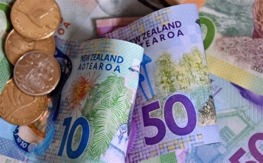 Investment director explains why the NZ dollar is losing value against Australia