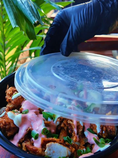 AMERICAN CHIPS Hii Sasa ni ile package ya kishua....watoto wa kishua hii inawahusu...Ni Chips ambazo zimewekewa Paprika na mbwembwe nyingine, ambayo unapata na boneless chicken breast zilizopikwa kiutaalam wa Hali ya juu....na kuna secret Sauces zinawekwa humo ambazo ndo zinakamilisha utamu wote na kuleta ladha inayokukumbusha vacation yako ya marekani mwaka uleeee... BEI NI: 15,000 TU RATIBA: JUMANNE ,JUMATANO, ALHAMIS, IJUMAA, JUMAMOSI NA JUMAPILI TU NOTE: KWA DELIVERY PIA UTALIPIA DELIVERY PA