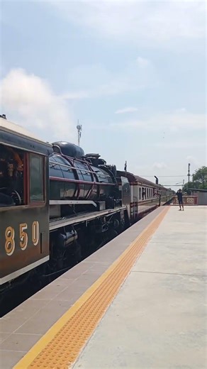 #rodfaithai #train #รถไฟไทย #รถจักรไอน้ำ ขบวนรถพิเศษรถจักรไอน้ำวันฉัตรมงคลที่ 907 เข้าจอดสถานีนครปฐม