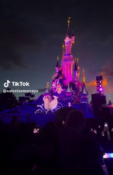 Cinderella at Disneyland Paris: Meet the Princess