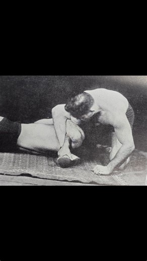 Erik Paulson on Instagram: "Low short arm scissor Keylock. The second is the Tarikoplata. The first is a bicep crush. The "Key Lock" Origin: The "key lock" terminology in wrestling can be traced back to E.C. Gallagher's 1939 book, Wrestling. Gallagher described the key lock as a distinct technique that builds upon a double wrist lock. The second is a shoulder lock. The Tarikoplata is a Brazilian Jiu-Jitsu (BJJ) shoulder lock submission created and popularized by Norwegian grappler Tarik Hopstock