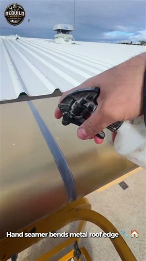 Bending Metal Roof Edge By Hand 🔧🏠 #roofing #metalwork #construction