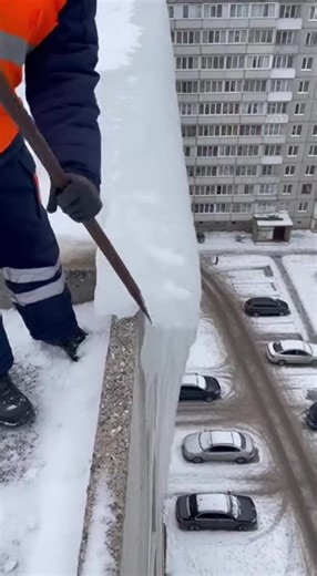 Дворники немного переборщили#снег #зима #дворник #лед #машина