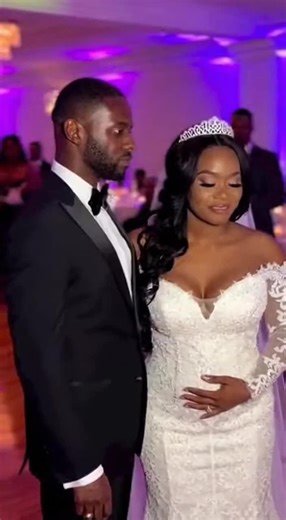 Bride's dress failed from the back andthe whole wedding went into panicmode #microdrama #weddingtok #chaos #caughtoncamera #viralvideo