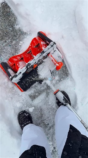 Snejana Andreeva on Instagram: "⛄️ Comment “snow” and I’ll send it to you! No LIFTING NEEDED, truly a 9000/10 purchase for me. ⠀⠀⠀⠀⠀⠀⠀⠀⠀⠀⠀⠀ @voltasktools https://geni.us/tmn-CordlessSnowShovel"