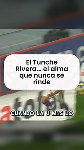 💛 El Tunche nunca falla. Entró en el segundo tiempo y con un cabezazo al 93′, le dio a Universitario una victoria épica 2-1 ante Ayacucho FC. 🔥 Otra vez Rivera demostrando que la garra crema no se negocia. Porque en la ‘U’, se lucha… hasta el último segundo. ⚽ #Universitario #TuncheRivera #Liga1 #GarraCrema #FutbolPeruano #ARitmoDelBalon | A ritmo del balón