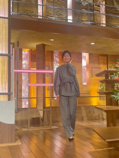 桝田沙也香(公式) on Instagram: "* サタデーステーション衣装👗 上下⇨CYCLAS @cyclasofficial イヤリング⇨ete @ete_official スタイリング⇨ @phh_365 とにかく着心地が良いセットアップ💁‍♀️ ダブル風のフロントとアウターのような ディティールの袖口が可愛い😍 軽羽織としても様になる、 スタイリッシュなデザインです🩶 滑らかで軽く、暖かい素材感🧶 フィットしすぎないテーパードパンツのラインが可愛い✨ * ミラノコルティナ五輪まであと45日。 ということでスポーツコーナーでは 期待の日本人選手を紹介する新コーナー✨ 〝アヴァンティー ニッポン〟（🇮🇹:行け！日本という意味） が始まりました✊🔥 その選手が持つ凄技&好きなコトなど これを見れば分かる！をまとめた内容です😆 一緒に応援していきましょう🇯🇵⛷️ 〝きょうイチ👍〟も引き続きよろ