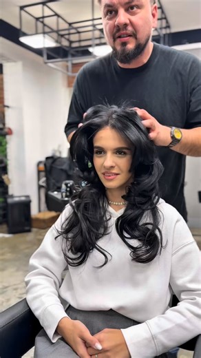 566 reactions · 20 shares | Așa arată la noi o tunsoare butterfly: doar un mic sneak peek, nu un tutorial complet, ci câteva fragmente care să te inspire. 曆 Urmărește până la final ca să vezi rezultatul!#hairstyles #românia #hairstyle #butterfly #ploiesti # | Ionut Sandu | Facebook