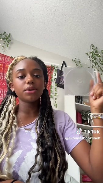 after 3 months of people asking… heres the long awaited tutorial ❤️ #bookish #bookishswiftie #swiftie #taylorswift #cdcollector #bookishaesthetic #bookishthings #readeraesthetic #booknerd #physicalmedia #musiclover #musicloveraesthetic #cdtour