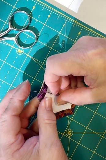 Sewing Hexagons Together | NO SHOW Stitches #shorts